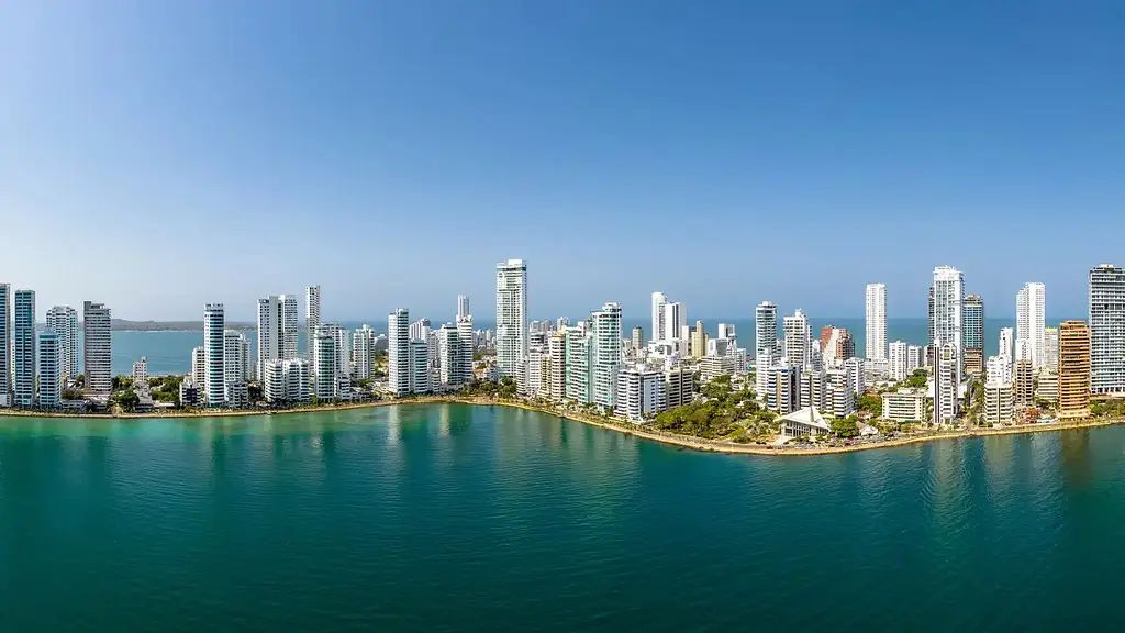 Bocagrande frente a la playa — Costa del Sol, Dubai o Dorado Plaza